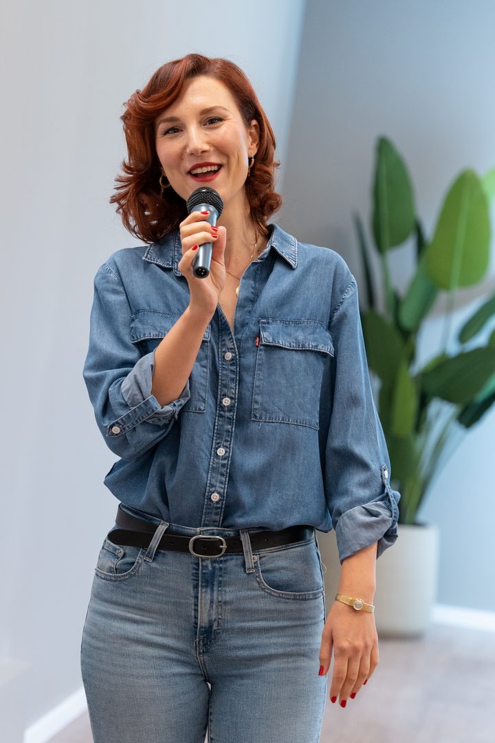 Izabela Laura Kontakt